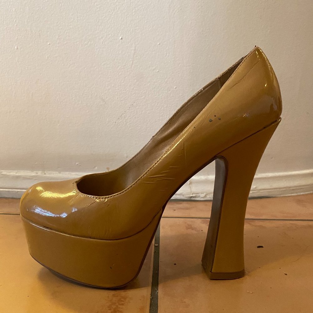 Zigi Girl Tan Platform 6 inch Heels